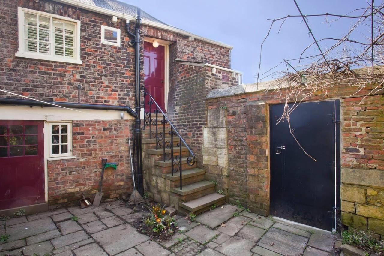 Davys Tower, Built 1250, Touching The City Walls. Villa York Exterior photo