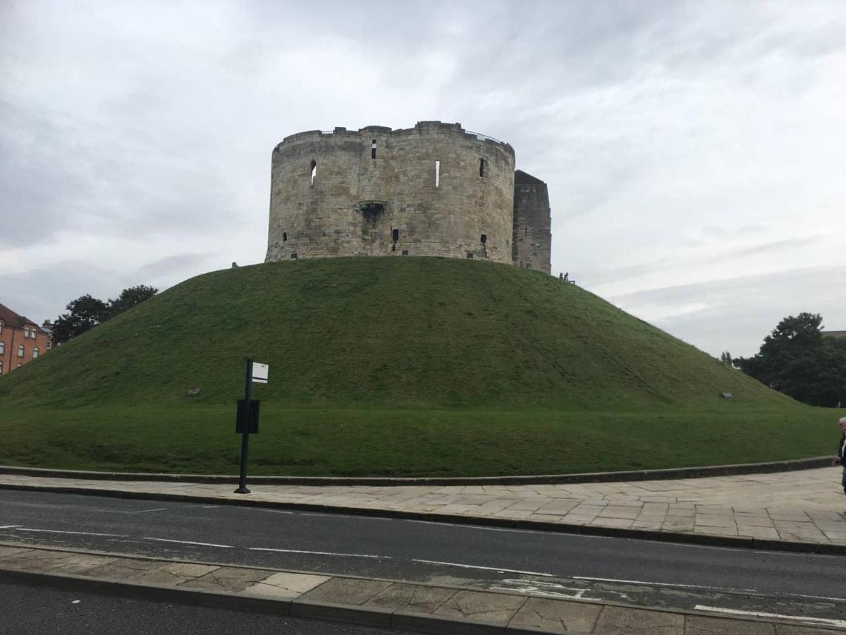 Davys Tower, Built 1250, Touching The City Walls. Villa York Exterior photo